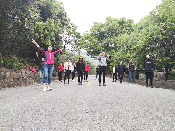 依斯倍环保营销团队西山缥缈峰户外拓展旅游活动之旅